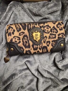 NWOT Juicy Couture Leopard Print Zip Wallet in Brown and Black